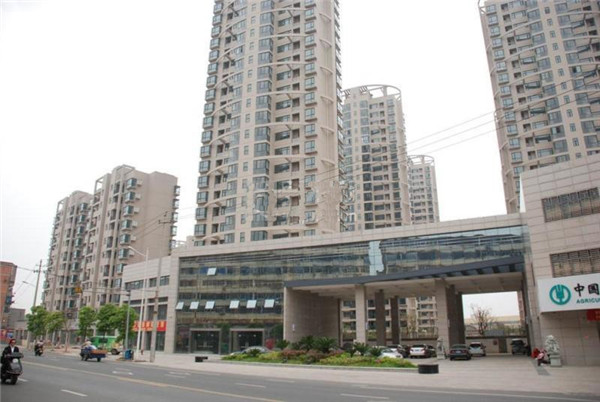 南昌市青云明珠小區(qū)面積18萬方（小區(qū)），2017年榮獲南昌市示范小區(qū)榮